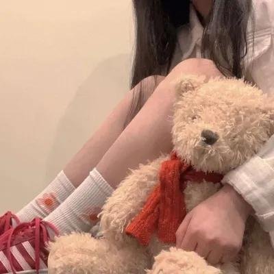 戴红头巾的女孩